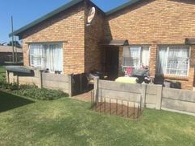 neat 2 bedroom townhouse with a loft.