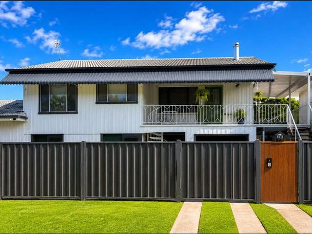 Neat 2 Bedroom Unit Close to Schools & Shops