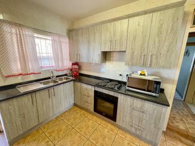 neat 2 bedroom apartment on the mark.