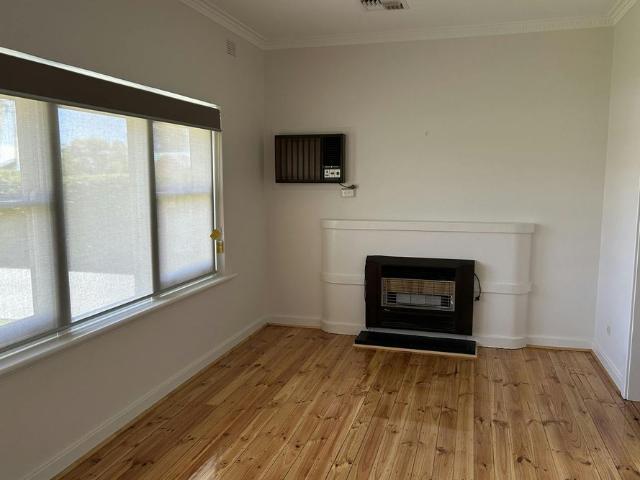 Neat 3 bedroom close to town centre