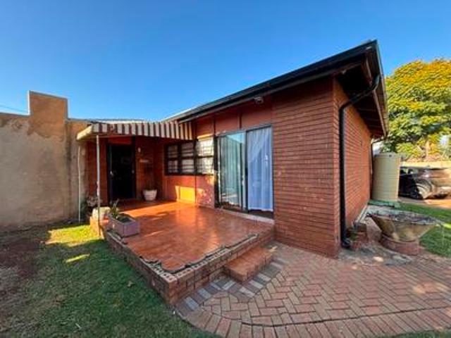 neat 3 bedroom family home in martindale