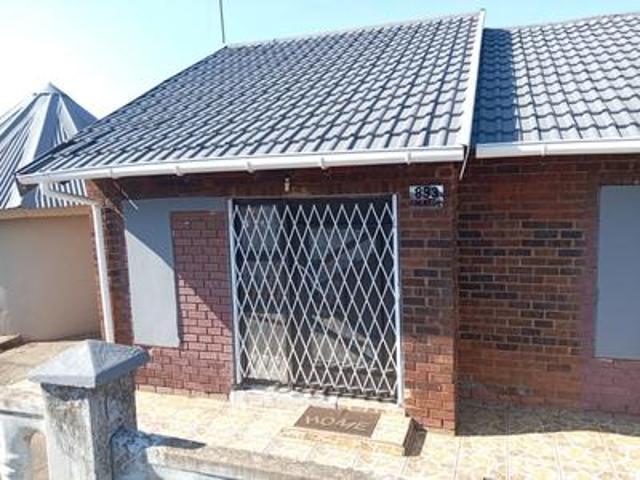 neat 3 bedroom home in enhlalakahle