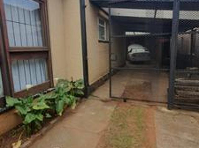 neat 3 bedroom house with cottage o.