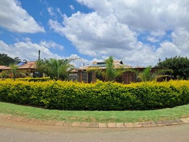 neat 3 bedroom in midrand village