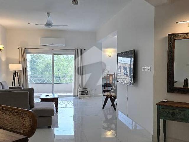 Nealy refurbished 2 bed rooms apartment, just like brand new