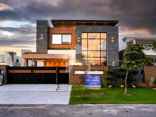 Near Mcdonald's Fully Furnished 1 Kanal Most Beautiful Luxury Bungalow for Sale