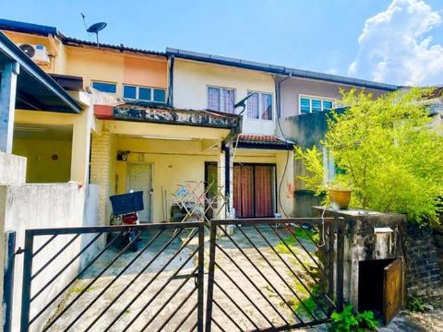 NEAR MRT Double Storey Taman Serdang Raya Seri Kembangan Selangor