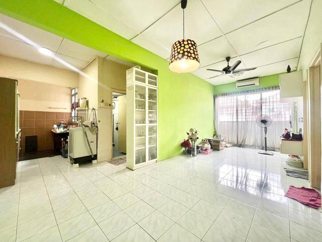 NEAR MRT Putra Impian Apartment Seri Kembangan Renovated