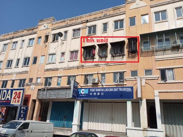 Near MRT Serdang Perdana Shop Apartment Apartment below market value