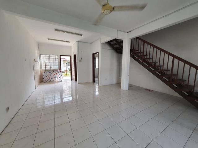 Near MRT Station 2 Sty House PP Taman Pinggiran Putra Seri Kembangan