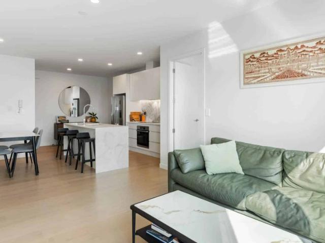 Near New 1 Bed, 1 Bath Luxury in the City Centre