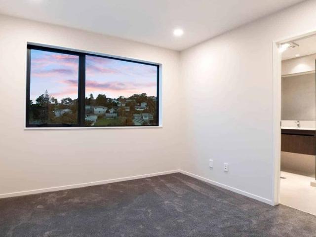 Near New Townhouse Living Close to School