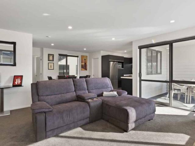 Near new, warm and sunny townhouse