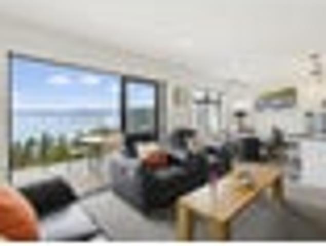 NEAR NEW 'FREEHOLD' TOWNHOUSE