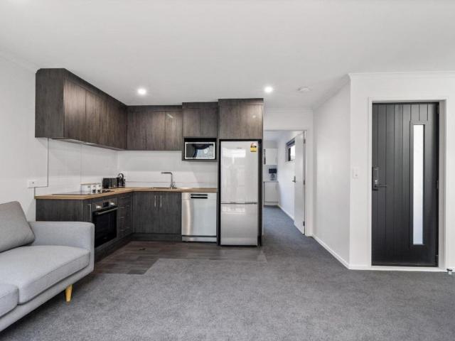 Near New, Bills Included!