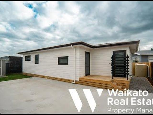 Near New Charming 3 Bedroom Home in Prime Hamilton Location