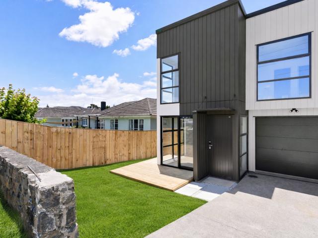 Near New Corner Townhouse Fully Fenced with Exceptional Indoor/Outdoor Flow