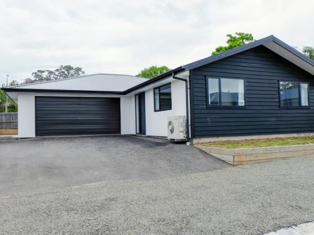 NEAR NEW FAMILY HOME