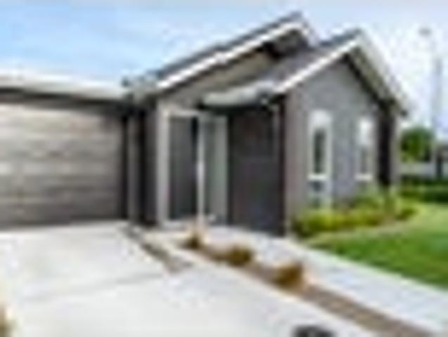 Near New in Hillcrest!