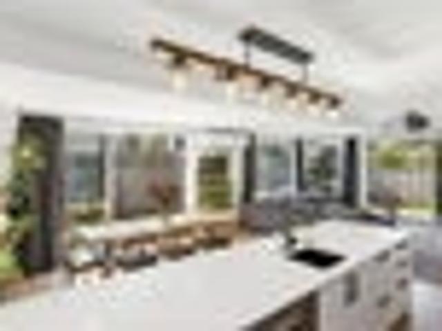 Near New, Stylish and Effortlessly Easy Living