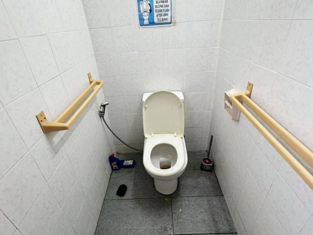 Near One Utama mall Room for Rent with ❄️ Air Cond @ Bandar Utama