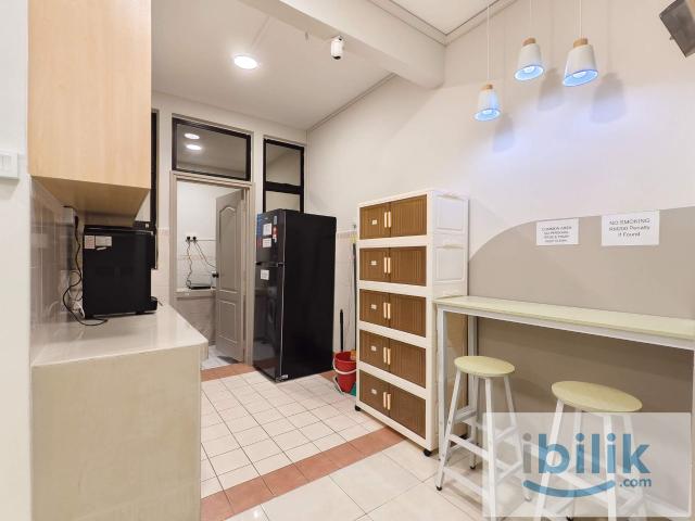 Near One Utama Shopping Centre! Pelangi Utama Master Room