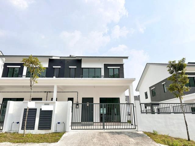 Near Aeon mallPhase1 Scientex Anggun Rawang 2 sty Semi D House