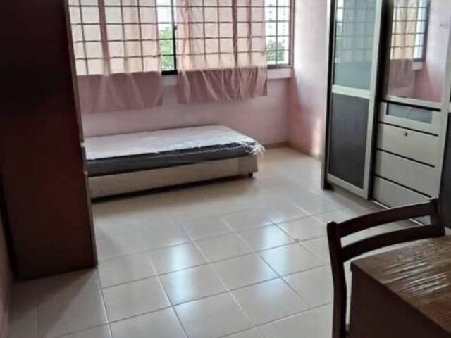 Near Bukit Batok MRT! Common room at 103 Bukit Batok central for rent! Aircon wifi!