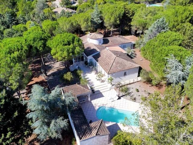 À proximité de Carcassonne Villa d'architecte de plain pied avec piscine et jardin paysager de 3687 m2