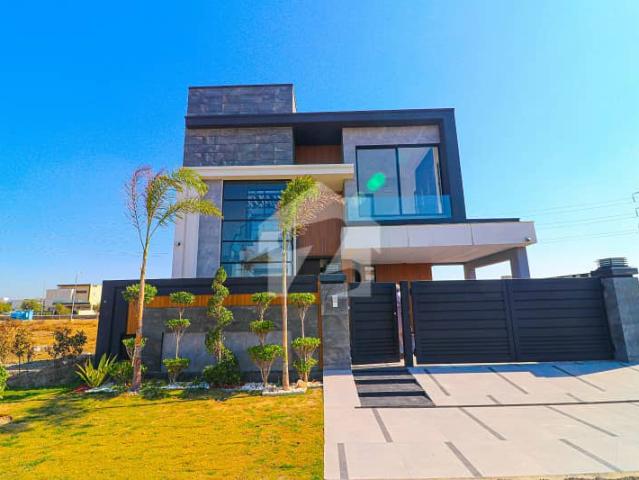 Near Commercial Market Full Furnished 10 Marla Modern House For Rent