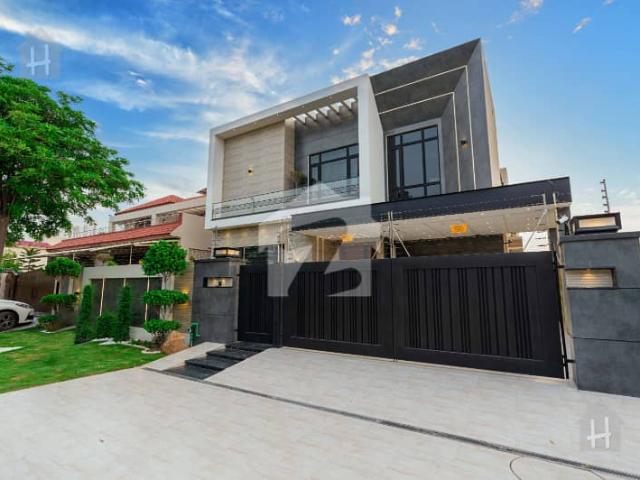 Near Defence Raya Fairways 1 Kanal Fully Furnished Brand New Villa
