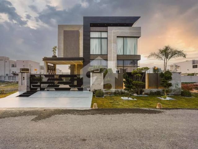 Near Dolmen Mall & DHA Office Full Furnished 1 Kanal Modern Design House For Rent