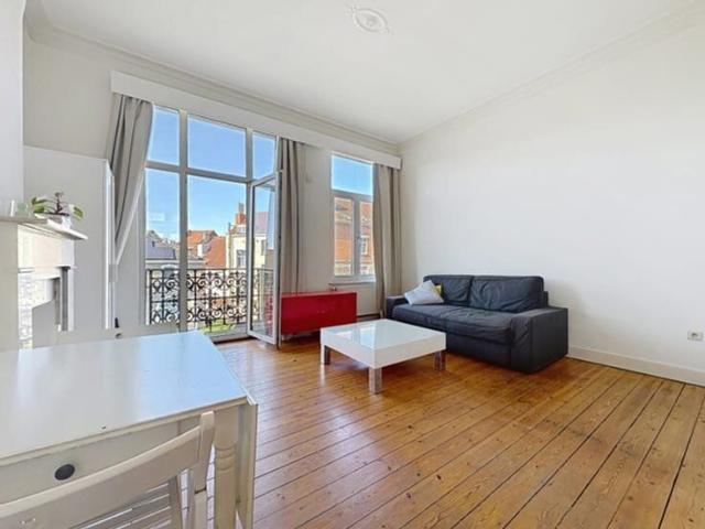 Near EU and Dailly: FURNISHED Bright studio with balcony