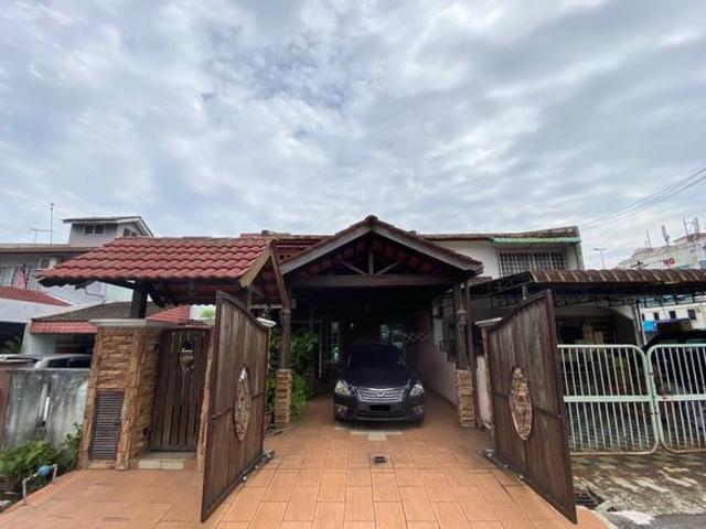 Near MRT Good Location 2 Storey Taman Serdang Raya House