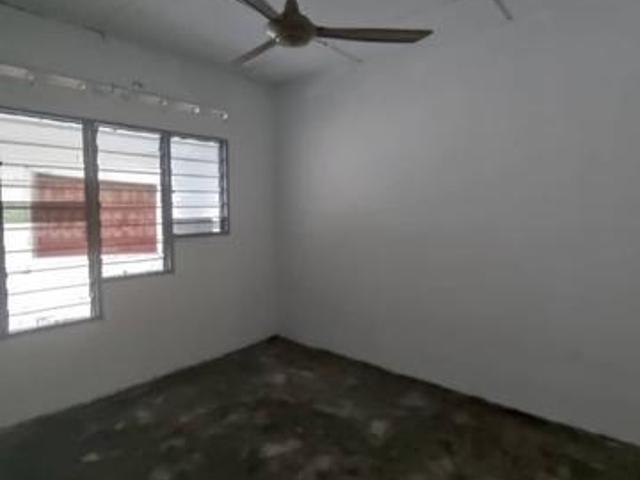 Near Hospital Rumah Teres Kos Sederhana Untuk Dijual di Tampin