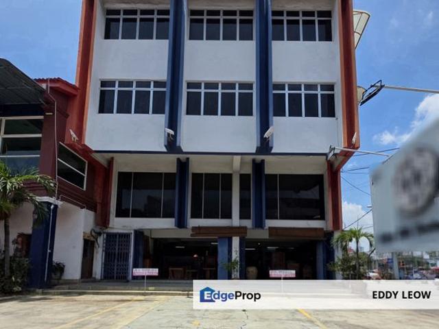 Shop Near Jonker Street For Rent