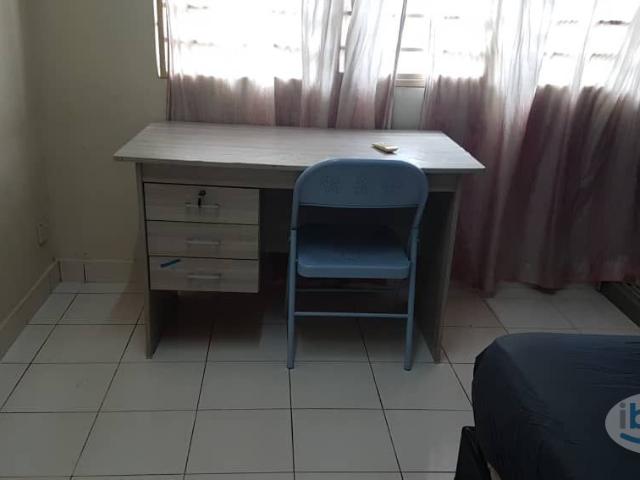 [NEAR KTM] Male Unit, Medium Room, Suriamas Condo, near Pyramid, NPE, Federal