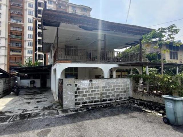 Near LRT Walk distance to Masjid 2 Sty Bungalow Datuk Keramat KL