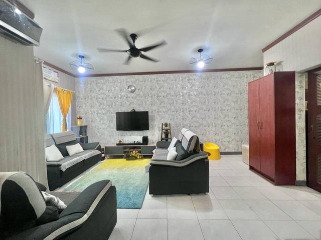 NEAR LRT CORNER UNIT Desa Impiana Condo Puchong Selangor FOR SALE