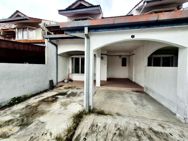 NEAR LRT FAST SELL Double Storey Terrace USJ 13 Subang Jaya