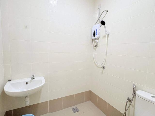 [Near lrt pandan indah] New Master Room attached with Bathroom for Rent at Axis Crown @ Pandan Indah