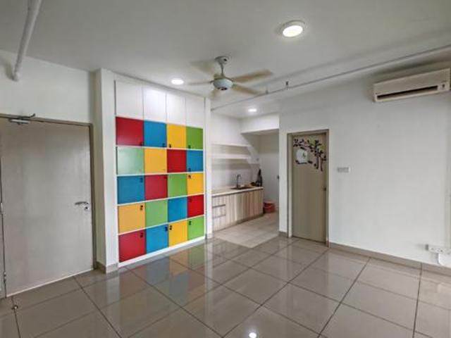 NEAR LRT Pacific Place Ara Damansara Corner Unit Reno RM100k