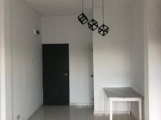 Near LRT Puchong Prima Pangsapuri Elina Taman Puchong Prima