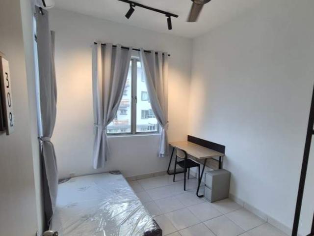 Near LRT Subang Jaya Casa Tiara Condo Super Single Room for Rent