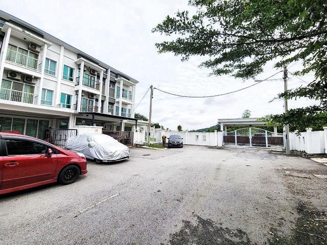 NEAR PUTRAJAYA 3 Storey Terrace Taman Nusa Idaman Desa Putra