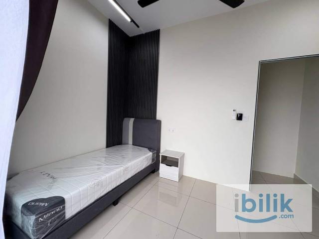 [Near paradigm mall] Balcony room with A/C Partition for Rent at Greenfield Regency