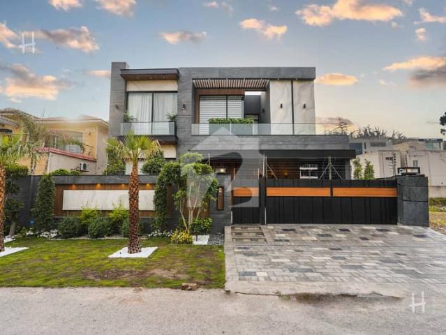 Near Park & MCcdonald'S 1 Kanal Fully Furnished Modern Design Architectural Masterpiece For Sale