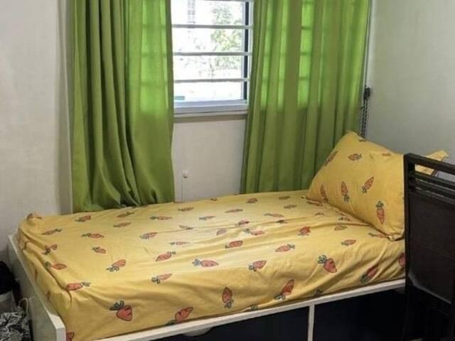 Near Petir LRT! Common room at 167 petir road for rent! Aircon wifi!