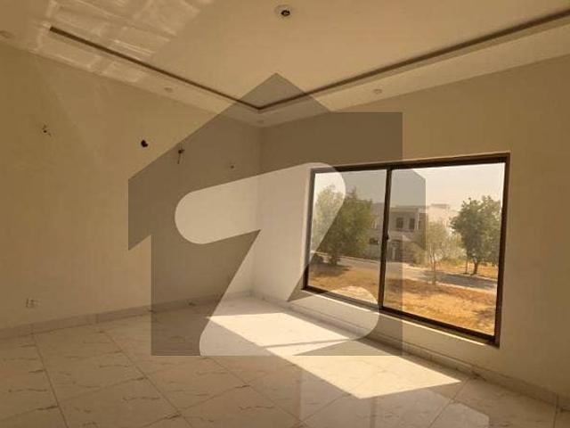 Near School 272 Sq Yd Ready To Move Villa In Precinct 1 0.5km From Main Entrance. A One Construction Standard 5 Bed Drawing Dining Lounge