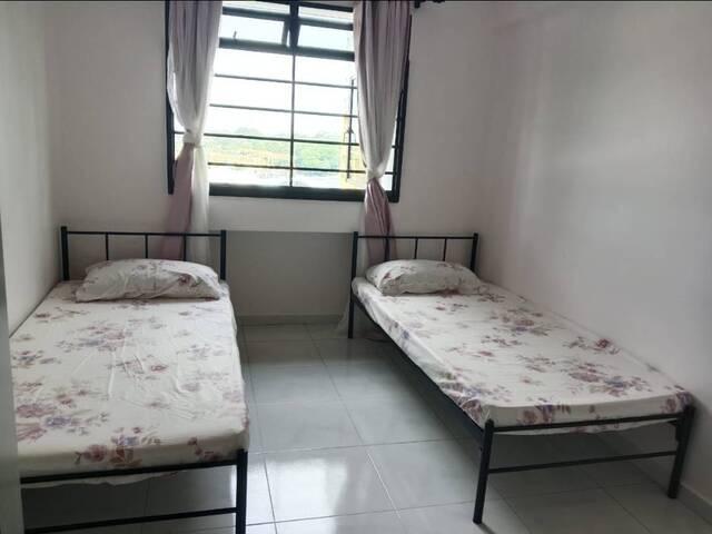 Near Sembawang MRT, Newly Renovated house, Common room share with 1 Female tenant